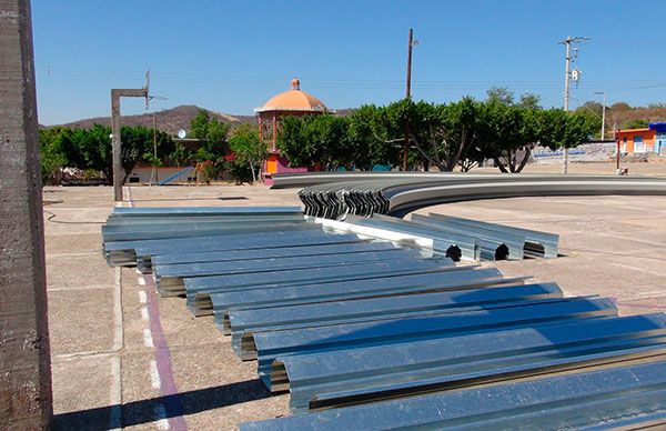 Construyen techados en La Unión