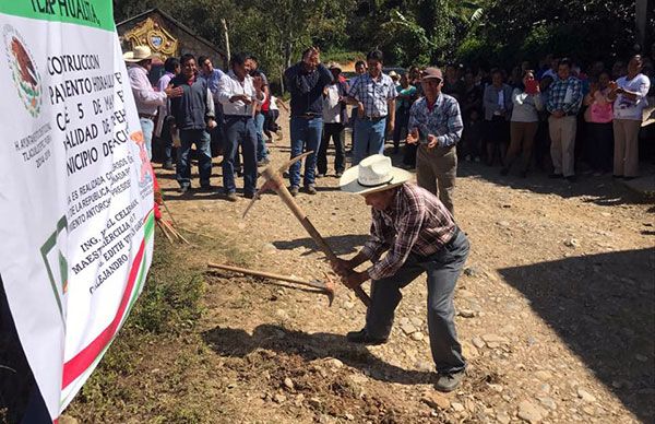 Inicia Antorcha pavimentación en Tlacuilotepec