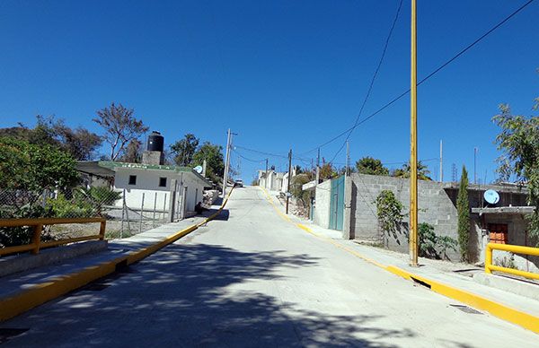 Inauguran pavimentación en Tepexi
