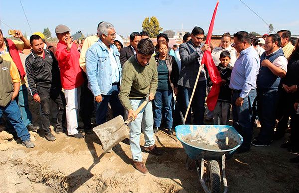 Colocan primera piedra para secundaria en Xalmimilulco