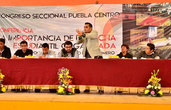   Eligen estudiantes a representante en la capital