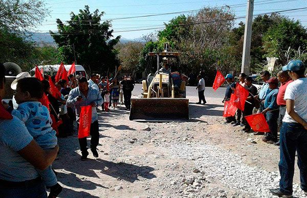 Inicia pavimentación de calles en Huehuetlán