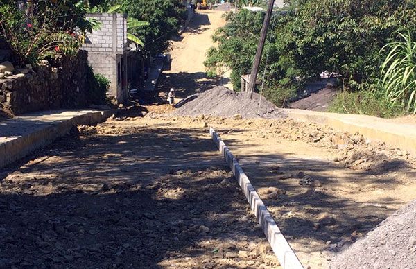  Avanza la construcción de la pavimentación de la calle Melchor Ocampo