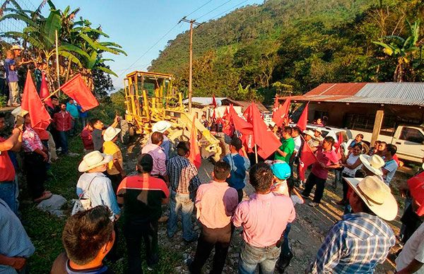  Inician obras en camino de Eloxochitlán