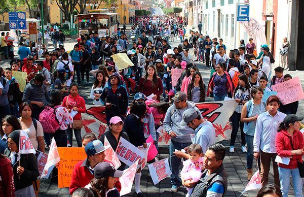 Exigen estudiantes solución a demandas estancadas hace 2 años