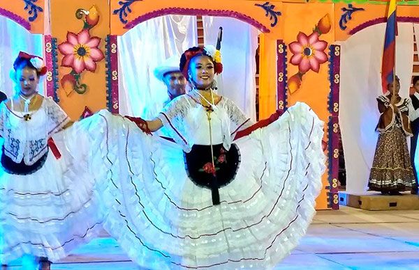  Brillan grupos de Atlixco en Feria Tecomatlán 2017