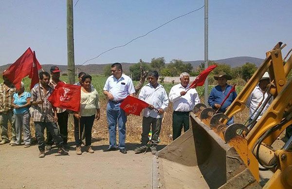  Pavimenta Antorcha libramiento en El Organal