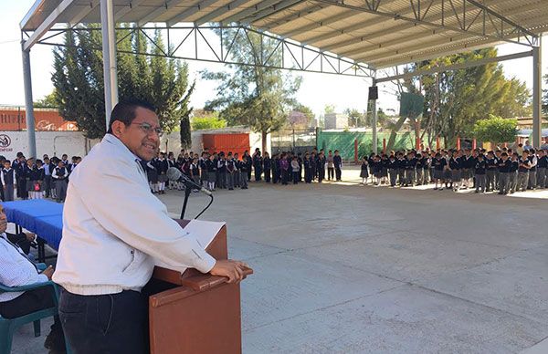  Entrega comedor estudiantil alcalde de Ahuatempan