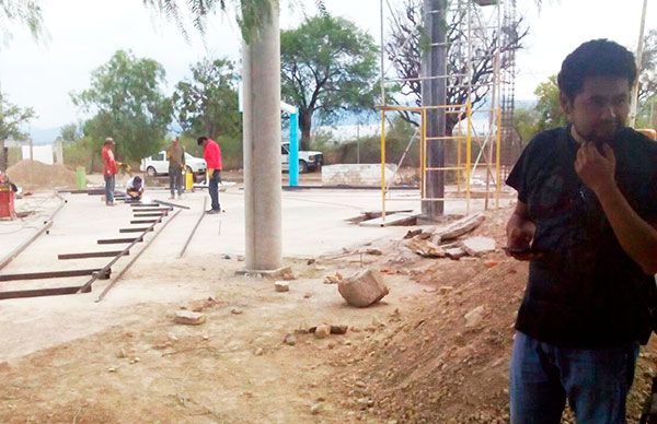 Avanza construcción de techado en Ajalpan