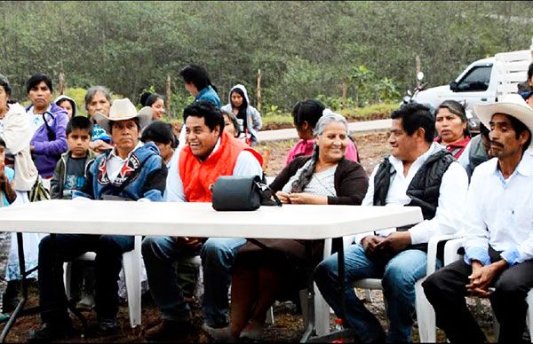 Antorcha construye tres aulas en Ahuacatlán