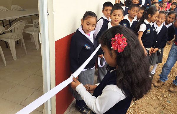 Inaugura ayuntamiento comedor escolar en Aocotzota 