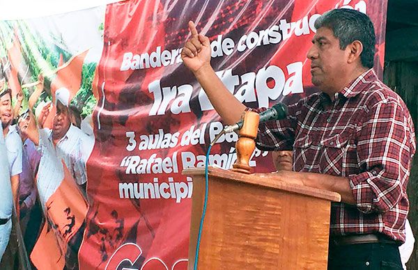 Logran inversión para escuela en Pantepec