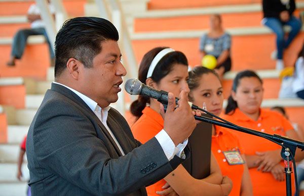 Necesario, fomentar el amor por el estudio entre los niños: alcalde