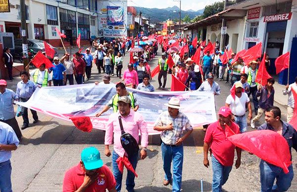 Exigen 10 mil serranos recursos para resarcir daños por huracán Earl