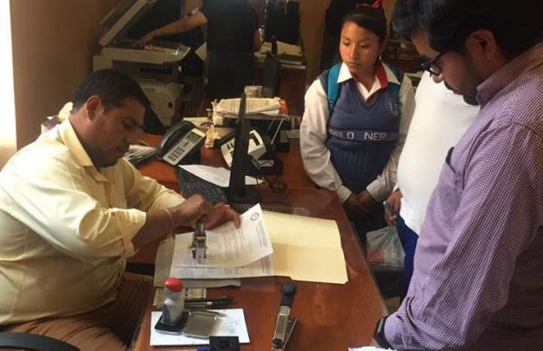   En Tehuacán estudiantes entregan pliego petitorio