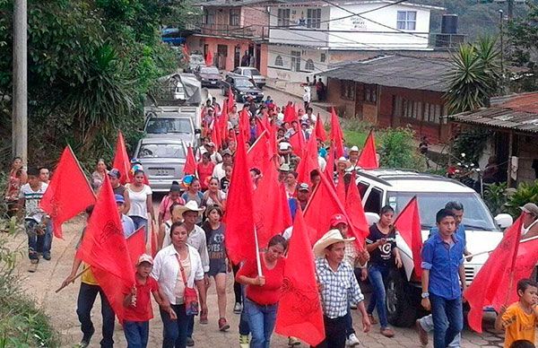  Antorcha lleva pavimentación a Cuamila