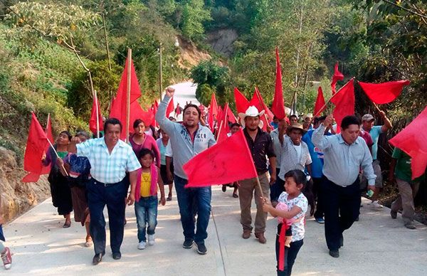    Antorcha inaugura pavimentación en Huilacapixtla
