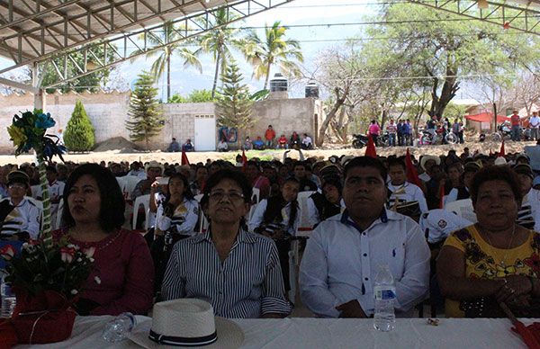 Inaugura Edith Villa obras en Coxcatlán
