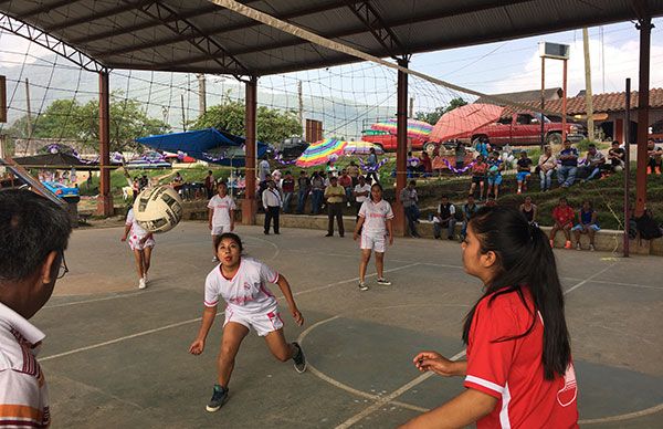 Realizan torneo relámpago de voleibol en la Sierra