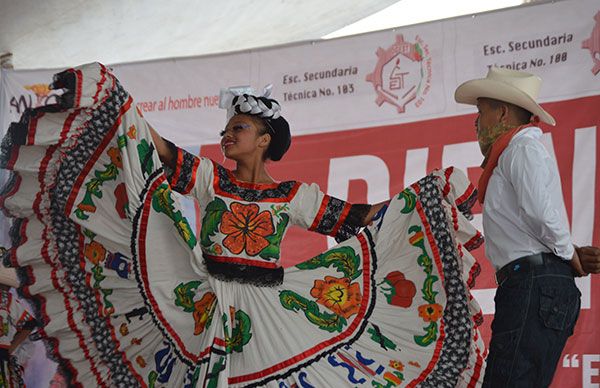¡Gran éxito! Las competencias de danza, baile y oratoria