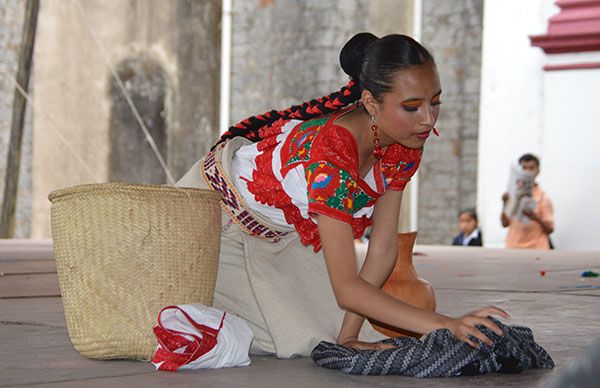 Escuelas antorchistas llenan de arte y cultura a Cuetzalan