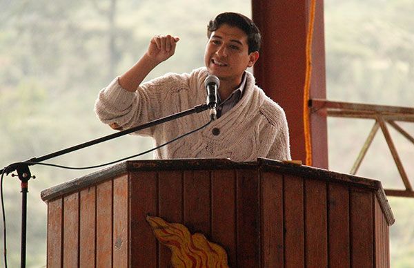 La poesía crea hombres sabios: Ovidio Celis