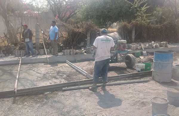 Pavimenta Antorcha calle en Tehuitzingo