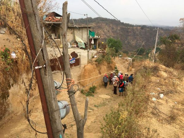  Agradecen a diputados antorchistas electrificación en Tochimilco  