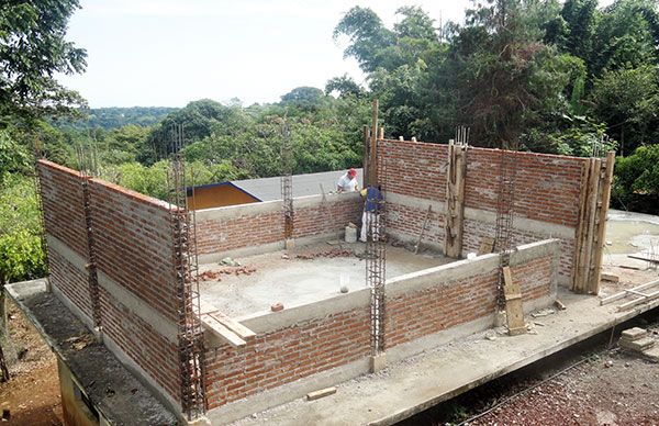 Avanza construcción de CBTa en Ahuacatlán