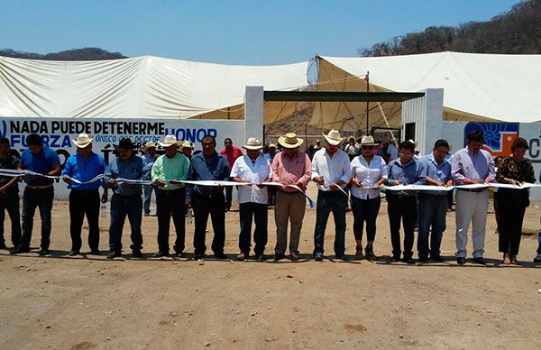 Inauguran unidad deportiva en Chila de la Sal
