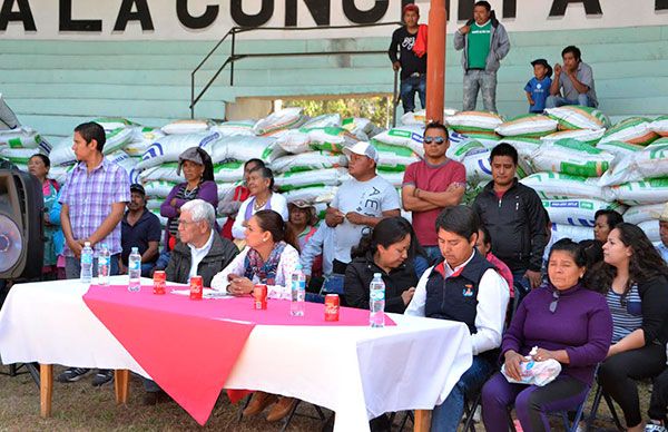   Entregan fertilizante en Atlixco