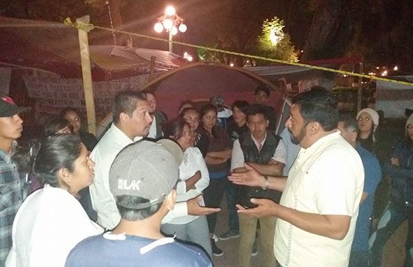 Denuncian represión de Marco Mena contra estudiantes