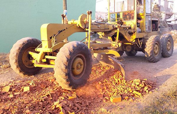 Gestiona Antorcha máquina para arreglar calle