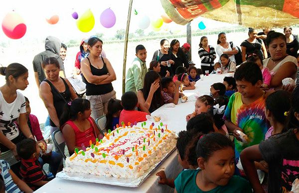 Festejan  a los niños en Izúcar