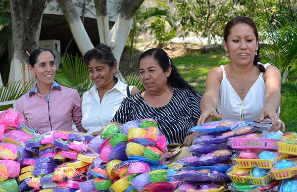 Festejan a los niños en Teco