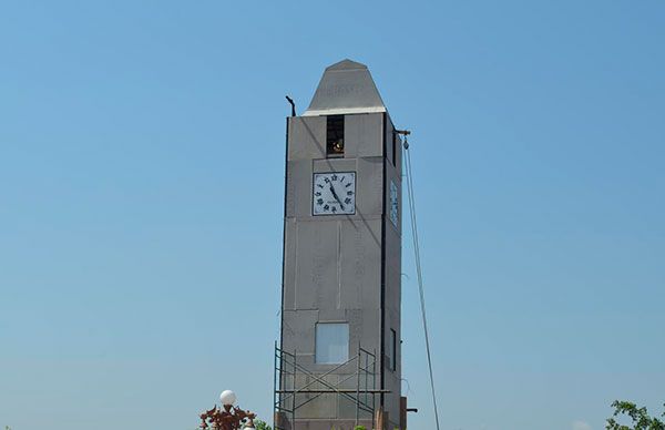 Cuenta Tecomatlán con reloj monumental
