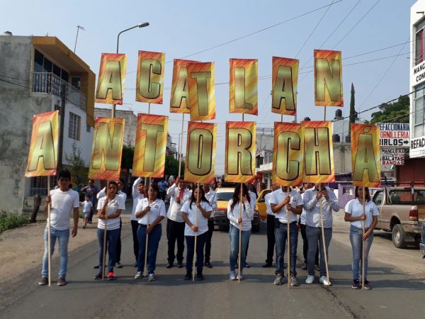 Arranca la fiesta antorchista en Acatlán con desfile cultural