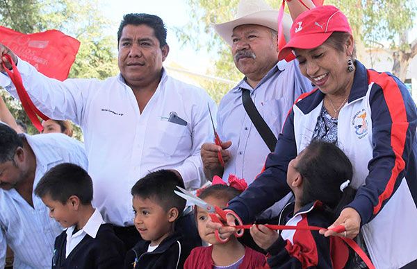 Cumple gobierno de Ocoyucan compromisos educativos