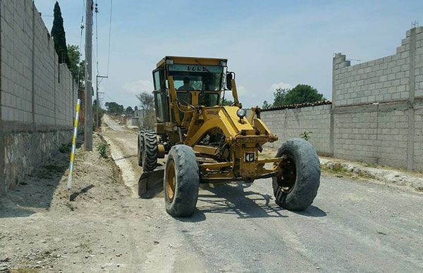  Rehabilitan calles en Cuautinchán