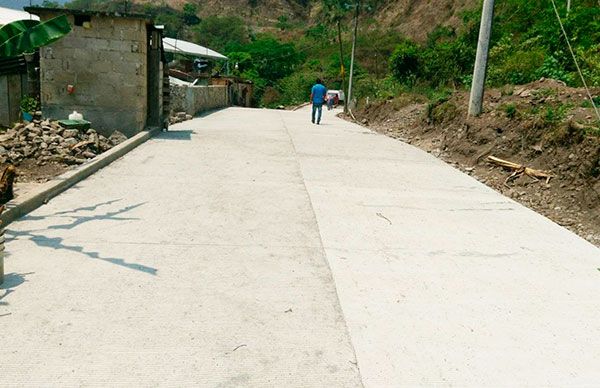  En Pahuatlán Antorcha lleva pavimentación