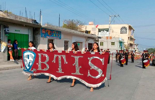 BTIS participa en desfile del 5 de Mayo