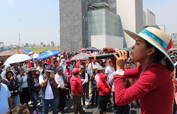  Protestan 5 mil antorchistas en varias dependencias de Puebla
