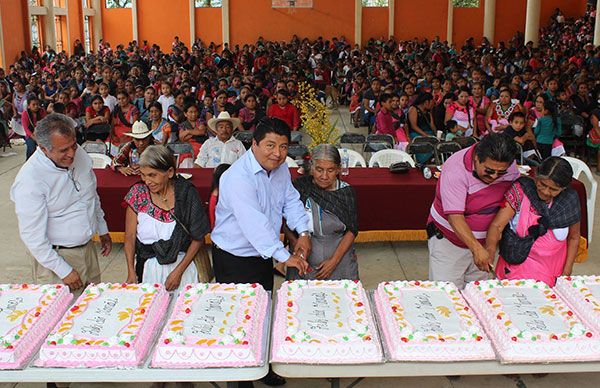  Festejan a las madres huitziltecas