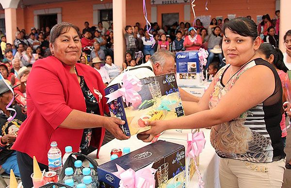 Inician festejos del Día de la madre en Ocoyucan 