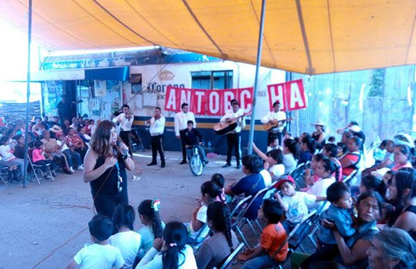 Festejan Día de la Madre en Cocoyotla