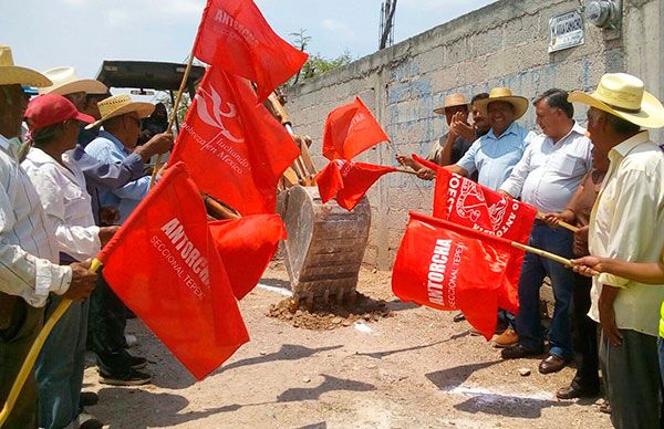  Inician más obras en Ahuatempan
