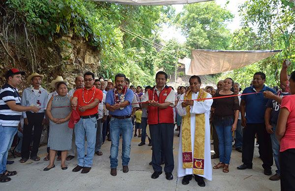   Inauguran obra en Tuzamapan gracias a los diputados antorchistas 