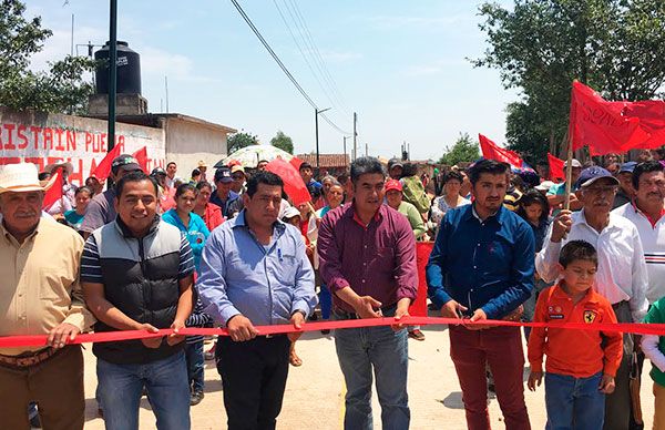  Inauguran pavimentación en Beristáin