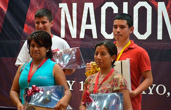 Destacan atlixquenses en concurso de Matemáticas