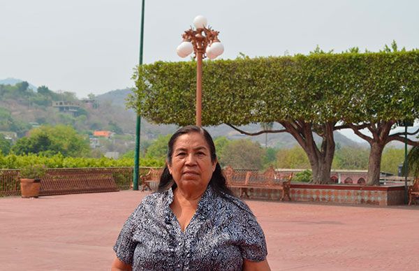  Felicita alcaldesa de Teco a matemáticos ganadores
